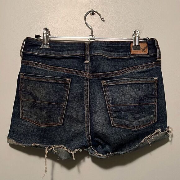 American Eagle Women's Blue Five Pocket Denim Shortie Cut Off Shorts Size 2 - Picture 4 of 7